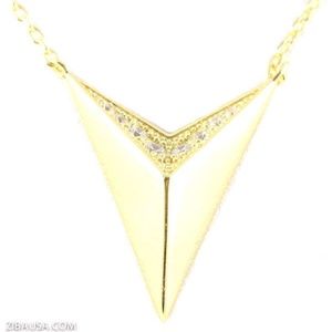 3D Necklace with faux diamond